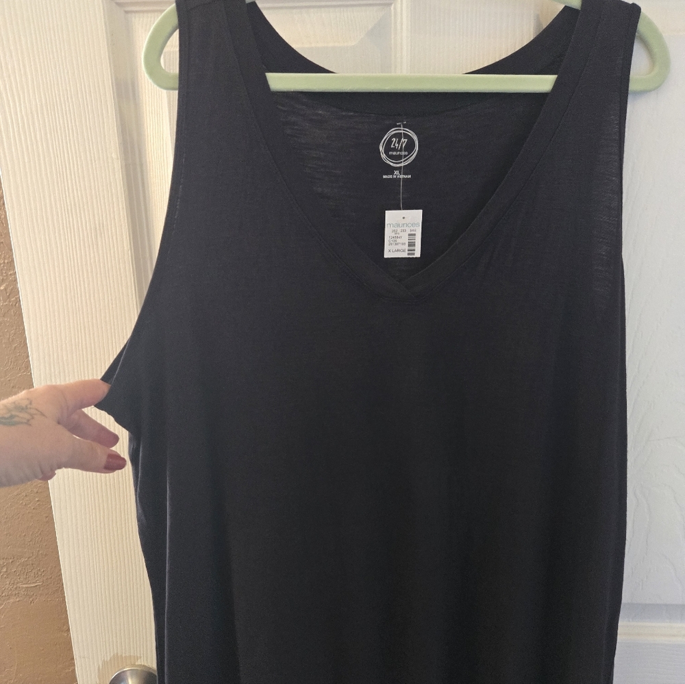 Women's V-Neck Black Tank Top - Picture 4 of 8